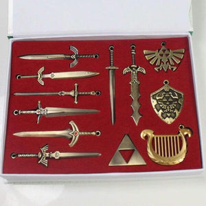 Material: Zinc alloy, with a moderate weight and texture that won't rust, making it suitable for collections. Don't miss it for any fan!
This luxurious 12-piece keychain set features characters from the movie, Helia shield and weapons motif. This item is an item that appears in that scene, so it is also a must-have item for fans