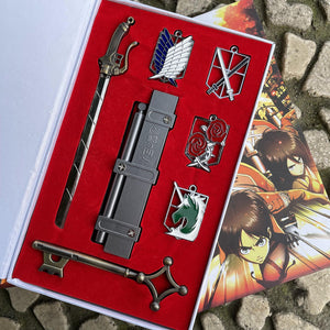 AOT Peripheral Necklace Brooch Keychain Gift Box

Size: 13*21*3.5cm/5.1"*8.3"*1.4"

Weight: 380g/13.4oz